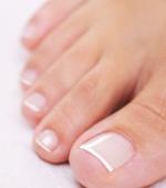 RICOSTRUZIONE UNGHIE - Smalto Semi Permanente Piedi + pedicure estetico